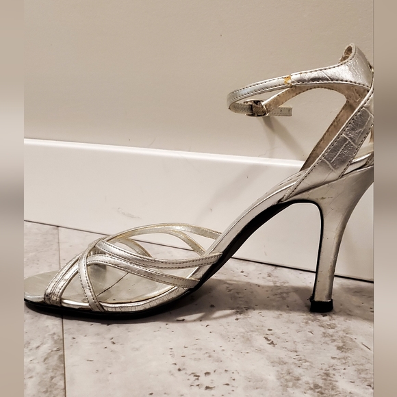 2/$36  👠silver strappy saddles - sz 8 - Picture 10 of 12
